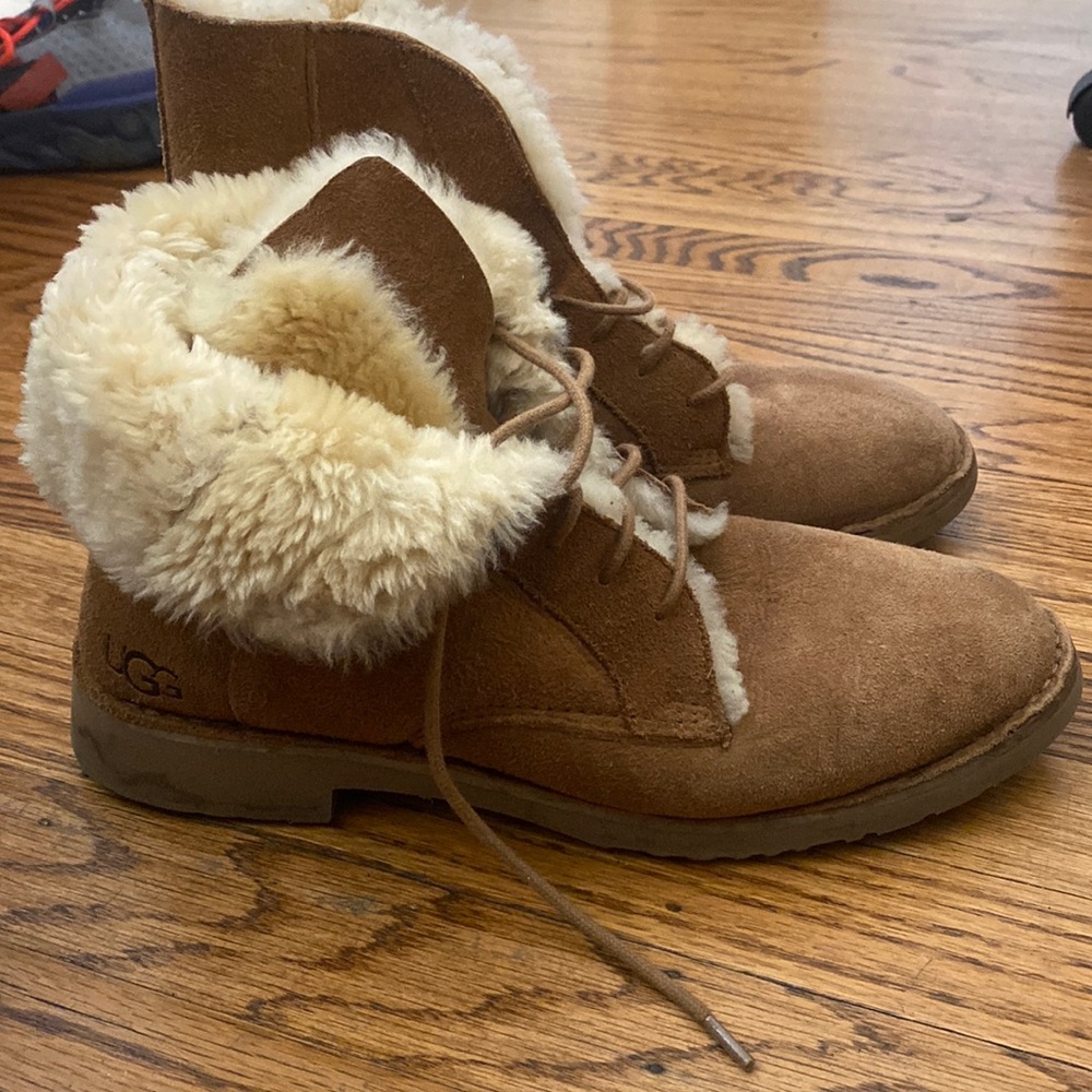 Ugg Quicy boots 8.5